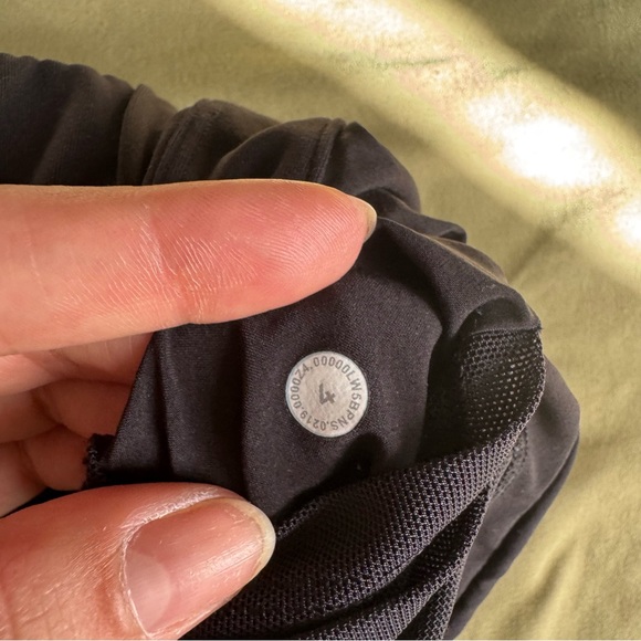 Lululemon On the Fly 7/8 Pant Black size 4 - Picture 9 of 10
